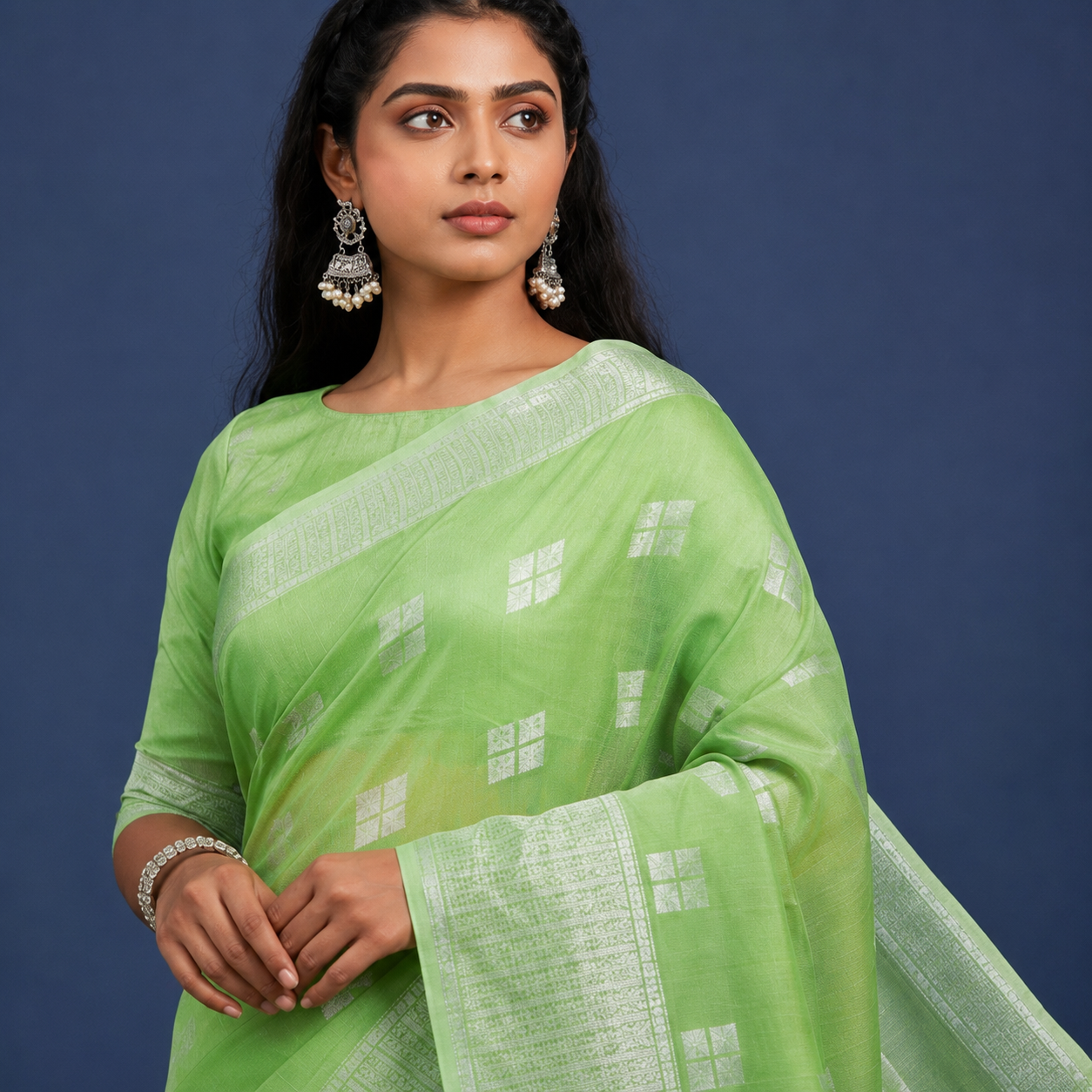 Elegant peach Banarasi-inspired saree featuring intricate zari weaving and a richly detailed border for a timeless festive look. ✨🌸
