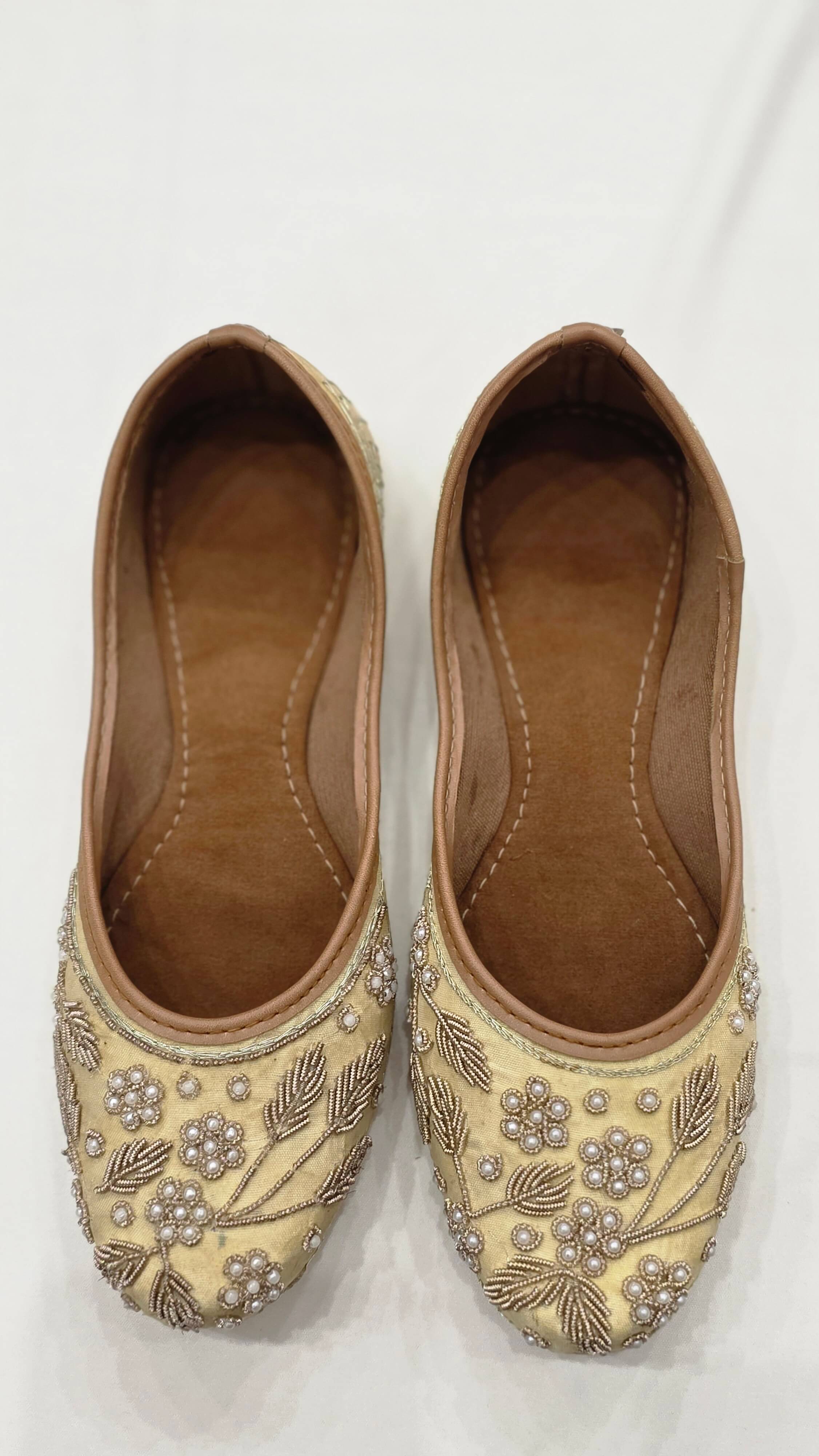 Yellow Pearl-Embellished Jutti